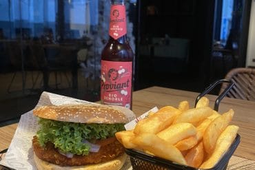 Halal Chicken Burger mit Steakhouse Pommes - Henpoint Ulm