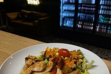Fettuchine Chicken mit Salat - Henpoint Ulm